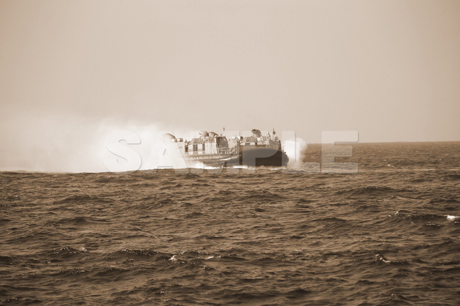 観艦式 「LCAC　エア・クッション型揚陸艇」 セピア